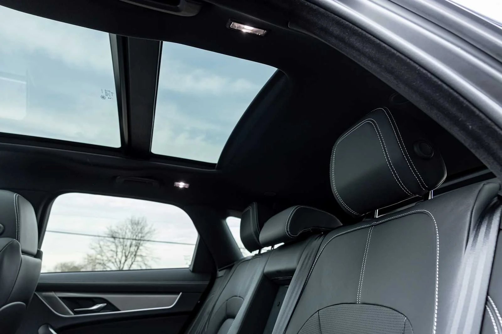 2026 Jaguar F-Pace R-Dynamic S - Photo 29