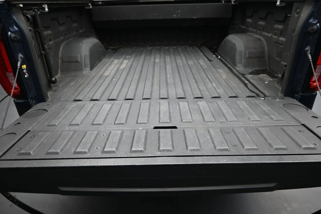 Used 2020 Blue GMC SLT image 16