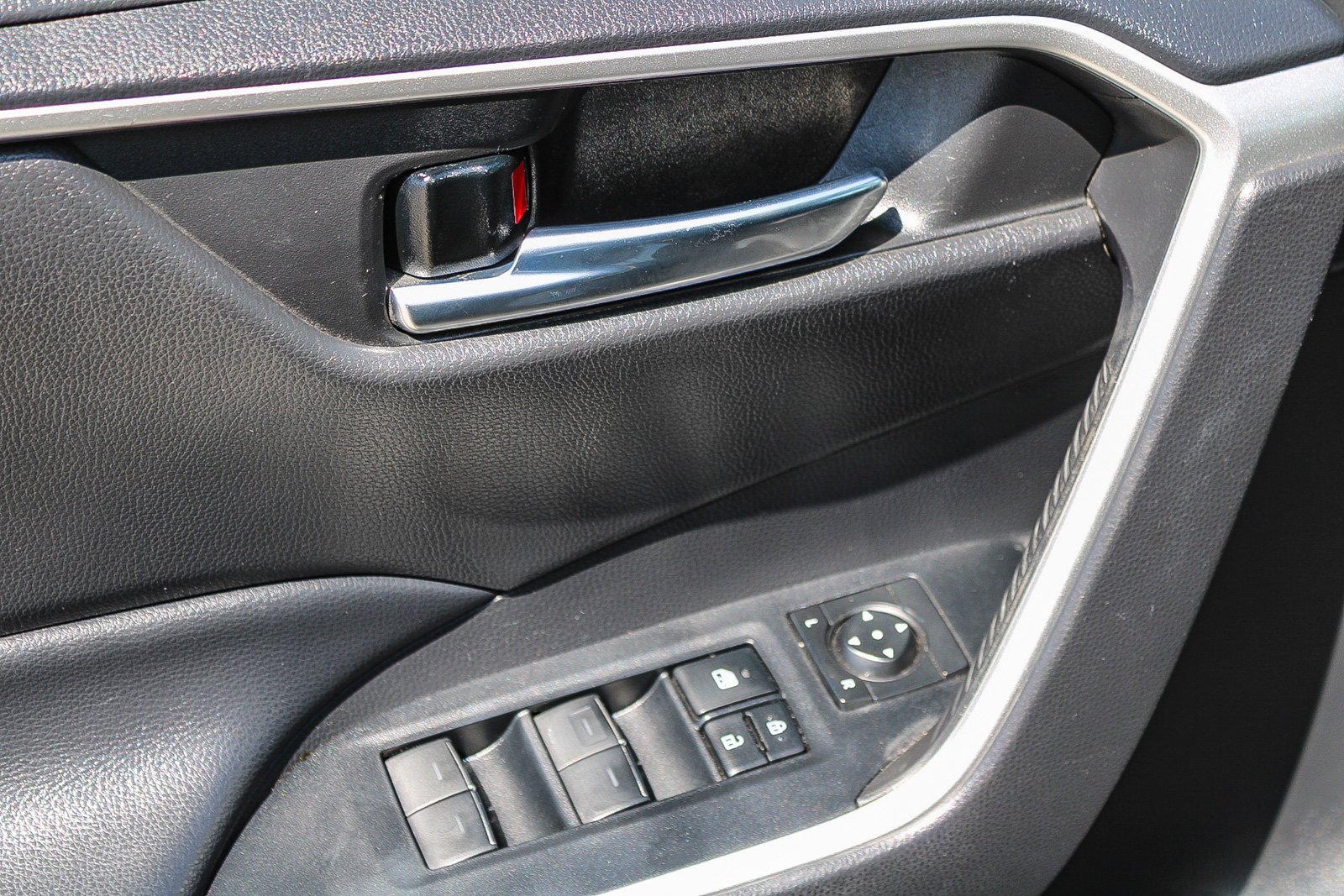 Used 2022 Magnetic Gray Metallic Toyota Hybrid SE image 21
