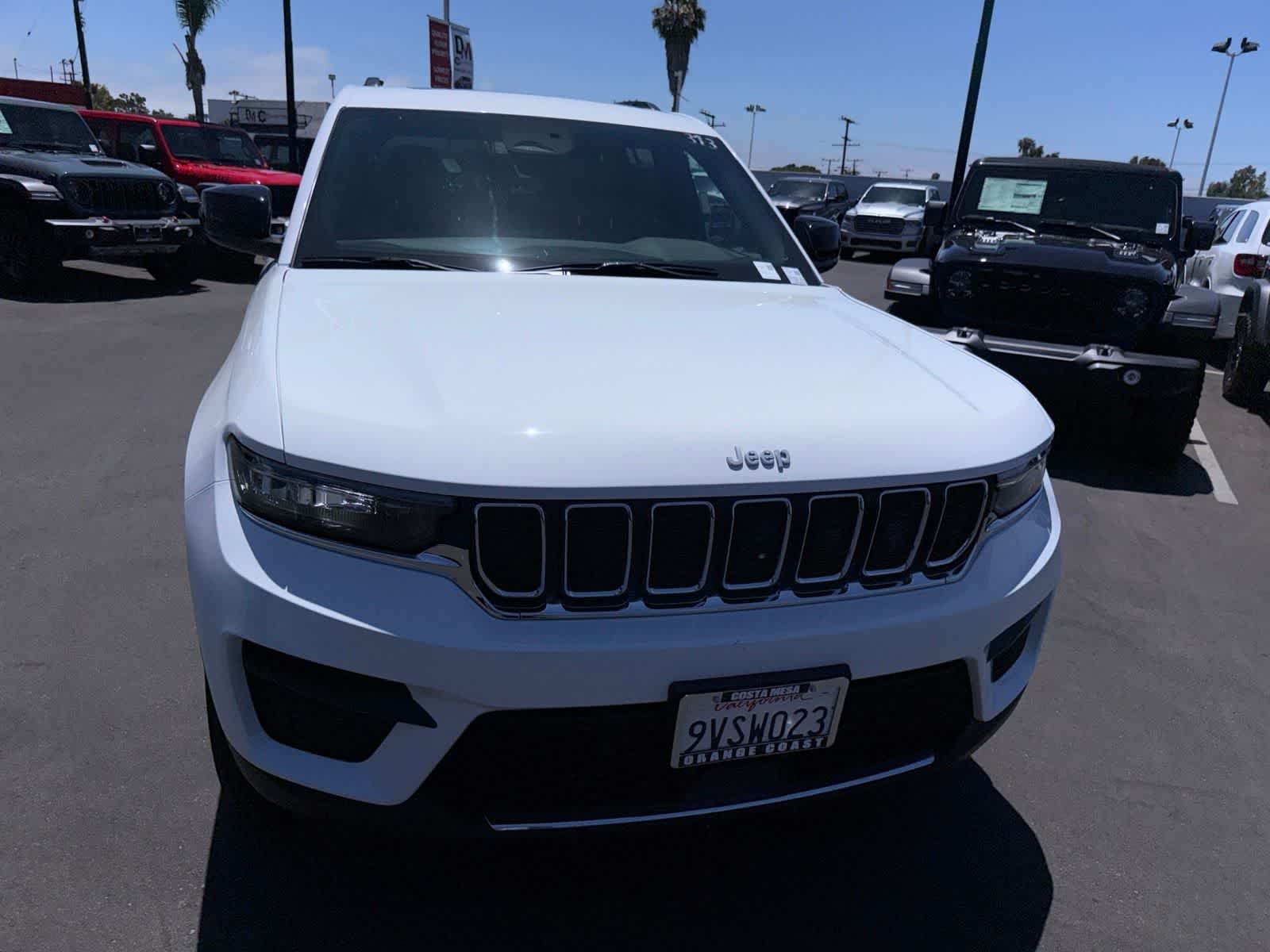 Used 2025 Bright White Clearcoat Jeep Laredo X image 4