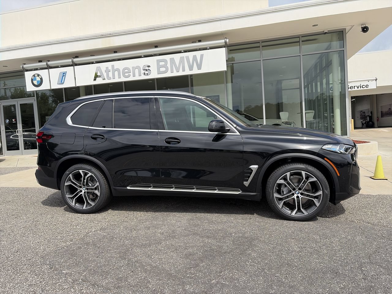 New 2026 Black Sapphire Metallic BMW xDrive40i image 9