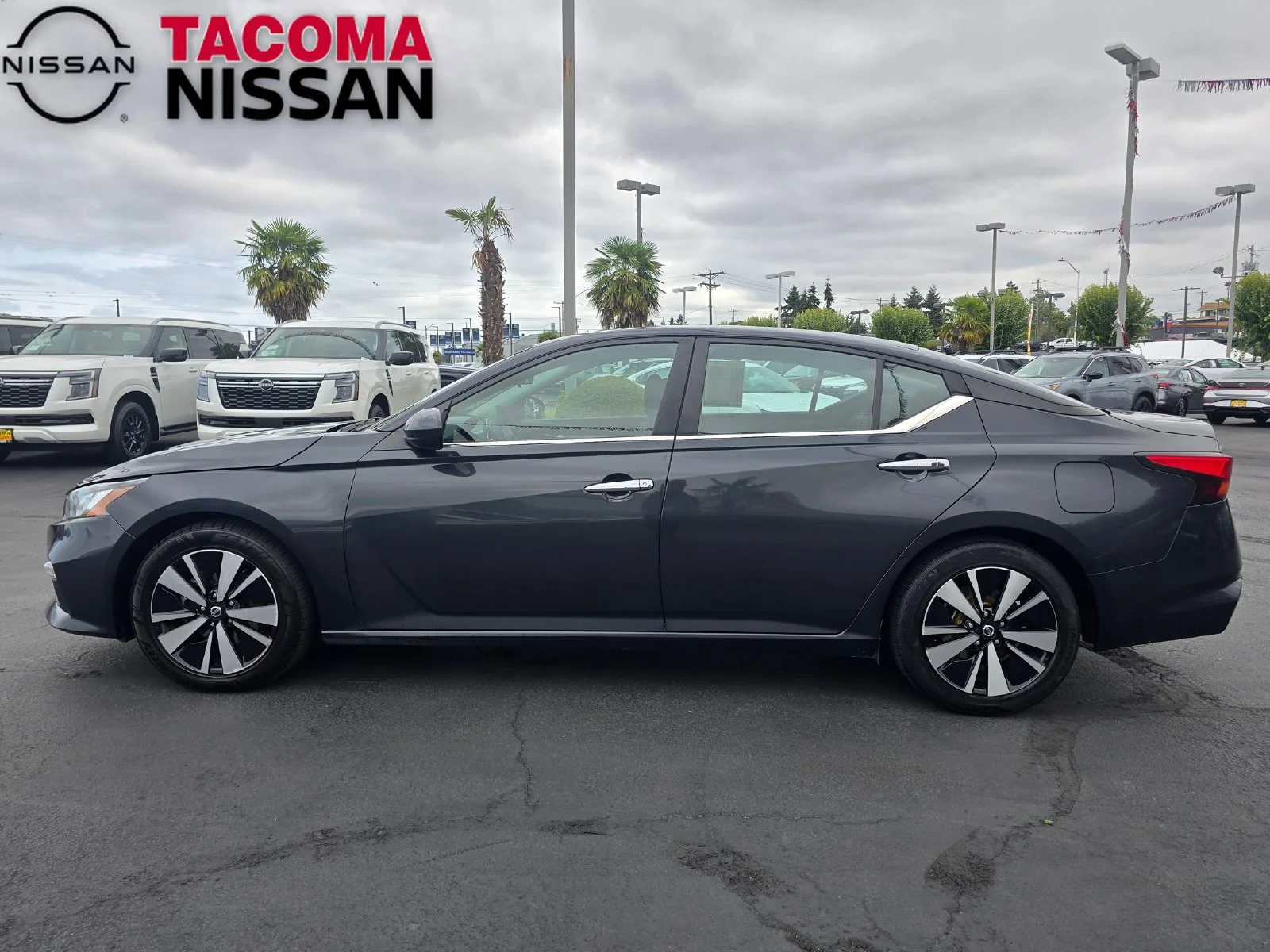 Used 2021 Blue Nissan 2.5 SV image 2