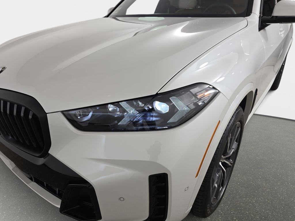 New 2026 Mineral White Metallic BMW xDrive40i image 33