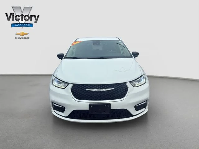 Used 2024 Chrysler Pacifica Touring L with VIN 2C4RC1BG7RR179672 for sale in Kansas City