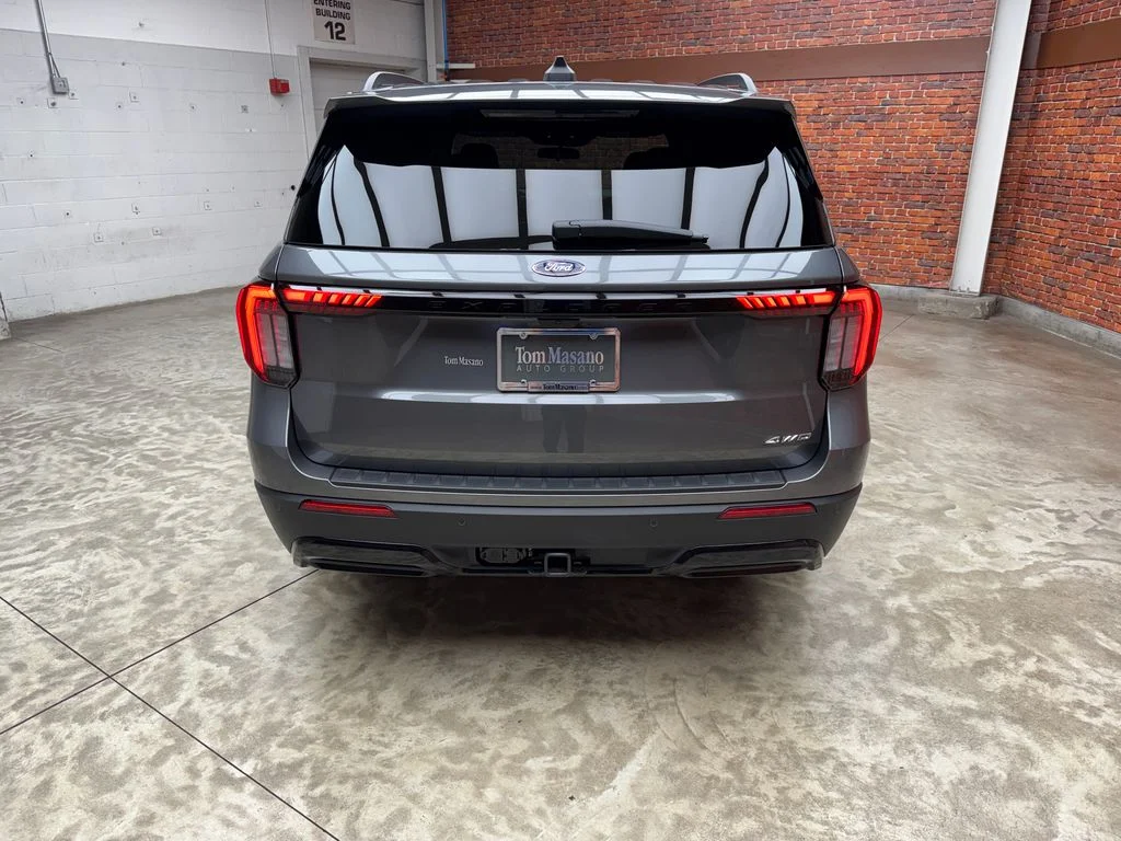 New 2026 Carbonized Gray Metallic Ford ST-Line image 4