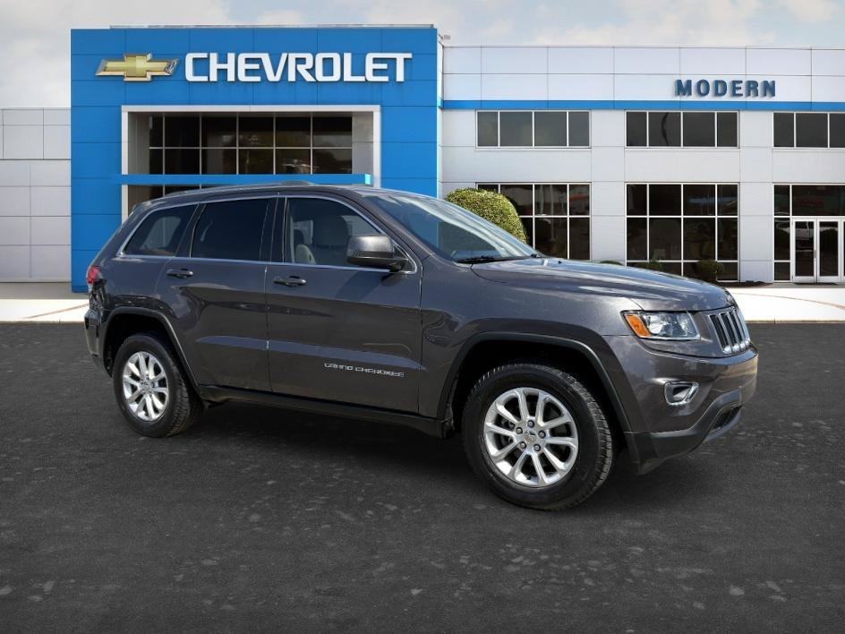 Used 2015 Granite Crystal Metallic Clearcoat Jeep Laredo image 6