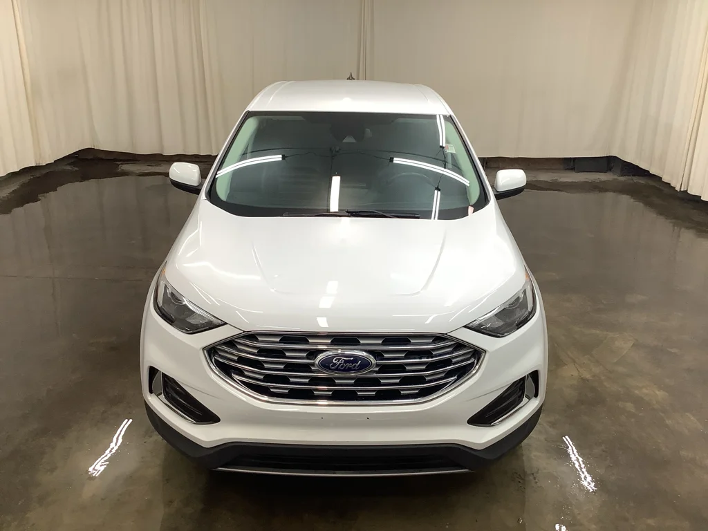 Used 2022 Oxford White Ford SEL image 2