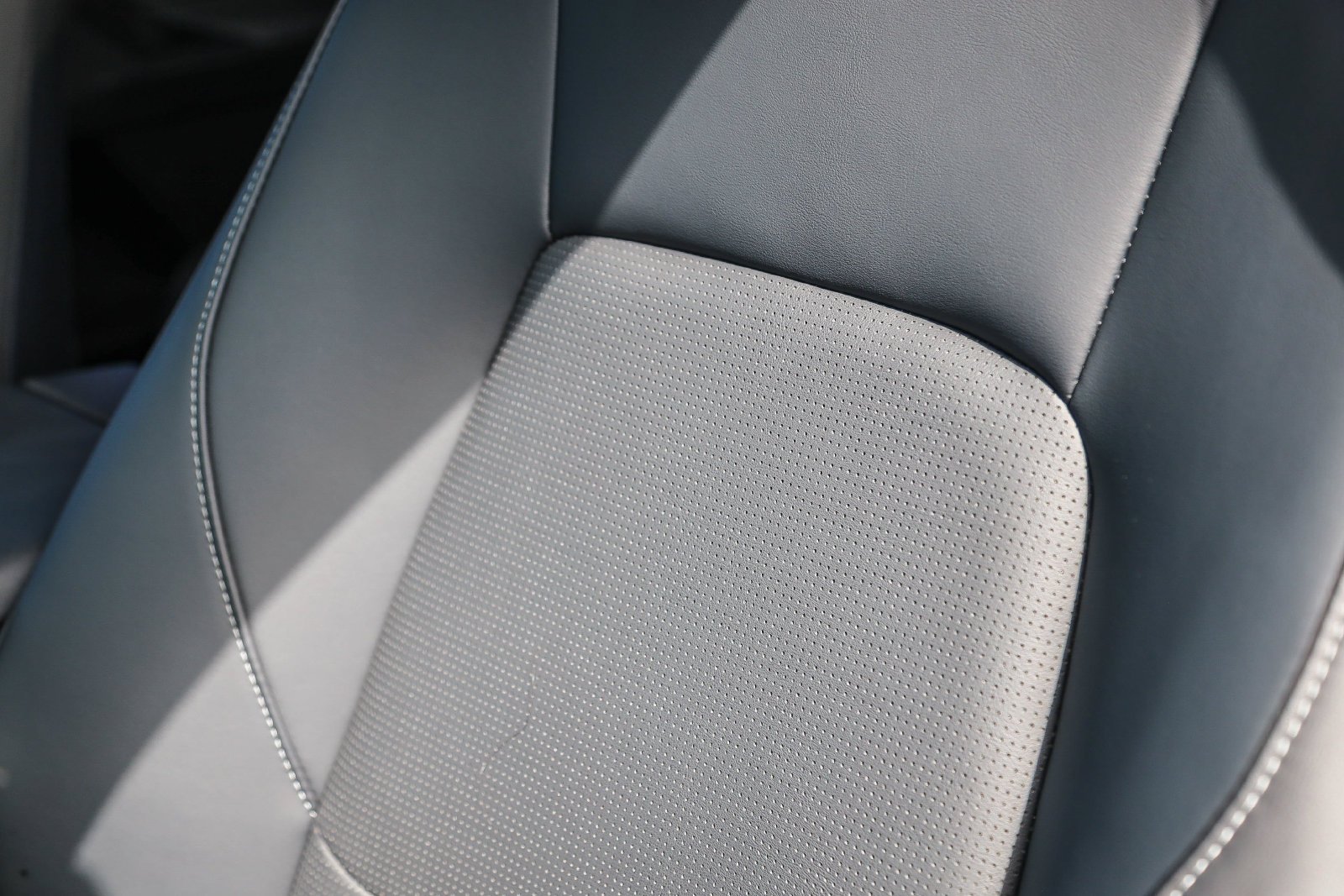 Certified Used 2026 Ice Toyota XLE Premium image 25