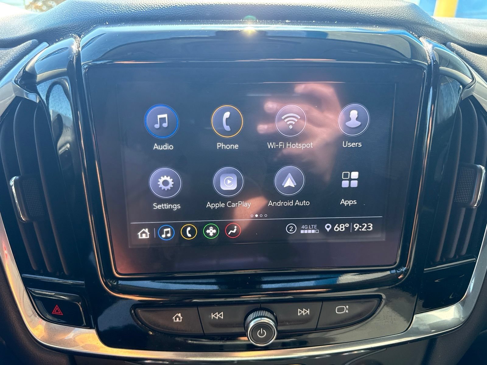 Used 2020 SUMMIT WHITE Chevrolet LT Cloth image 22