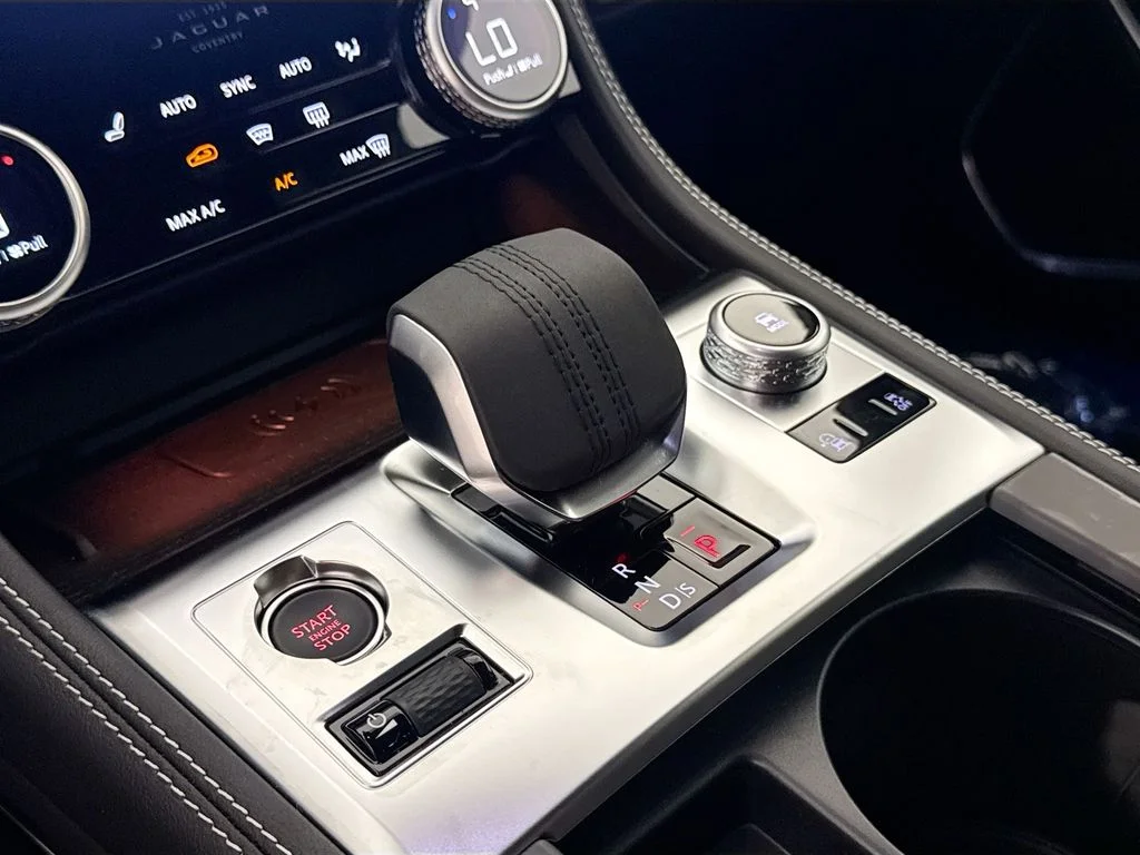 2026 Jaguar F-Pace R-Dynamic S - Photo 17