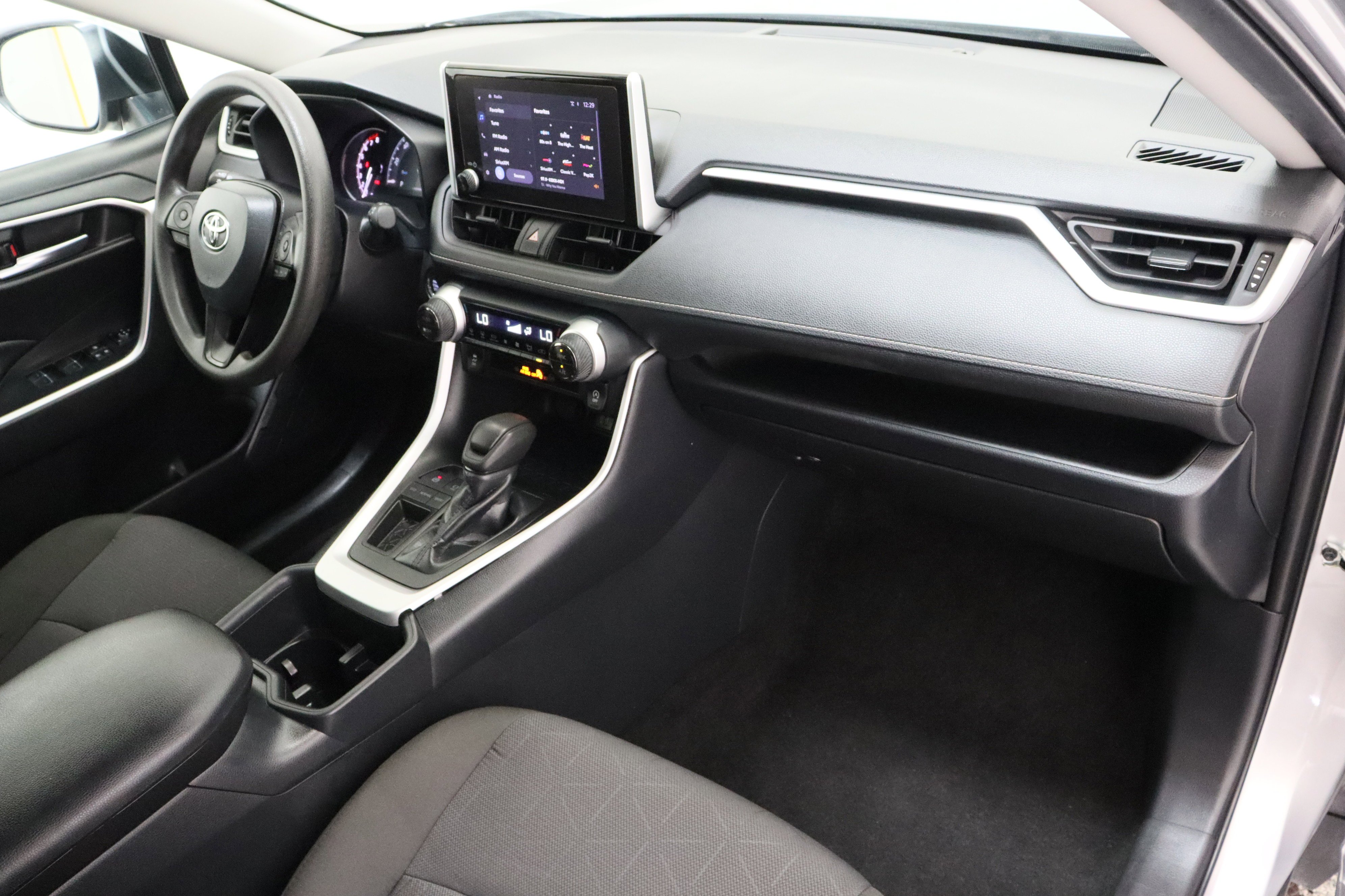 Used 2025 Silver Sky Metallic Toyota XLE 2.5L image 36