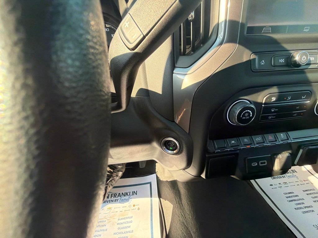 Used 2023 White Chevrolet Custom image 17