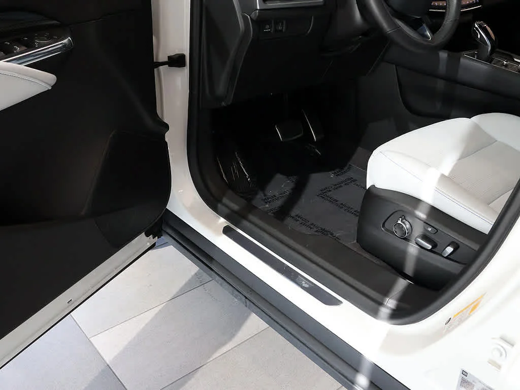 Certified Used 2024 Crystal White Tricoat Cadillac Sport image 24