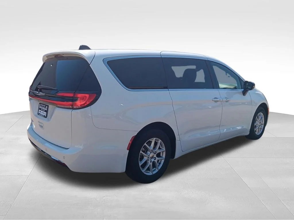 Used 2025 Bright White Clearcoat Chrysler Select image 6