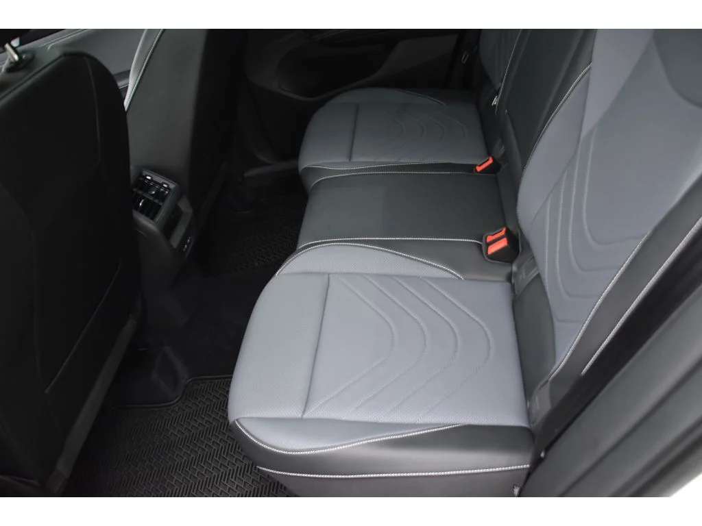 Used 2025 Opal White Pearl Volkswagen SE R-Line Black image 16