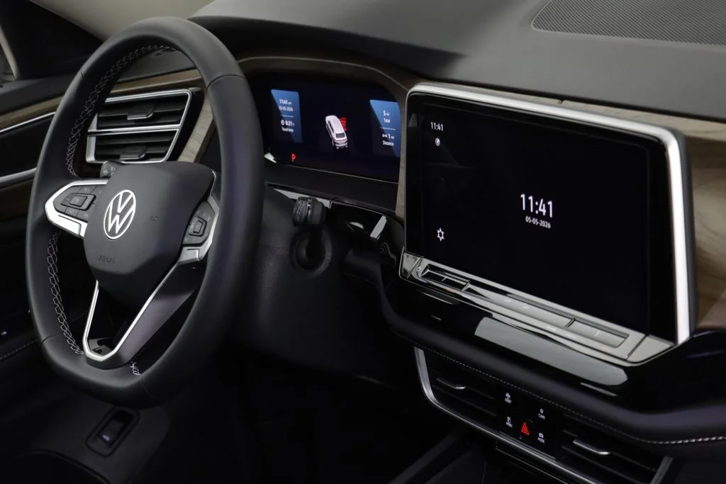 New 2026 Opal White Volkswagen SE w/Technology image 21
