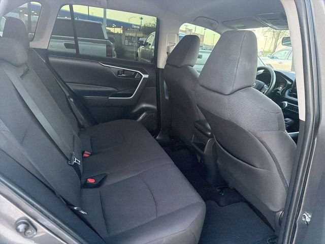 2021 Toyota RAV4 LE - Photo 27