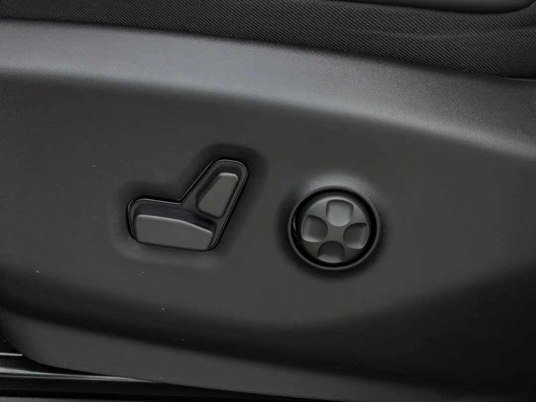 New 2026 Black Chrysler Limited - - AWD - 360 Camera - Vented Seats - AWD System - Remote Start & More! image 15