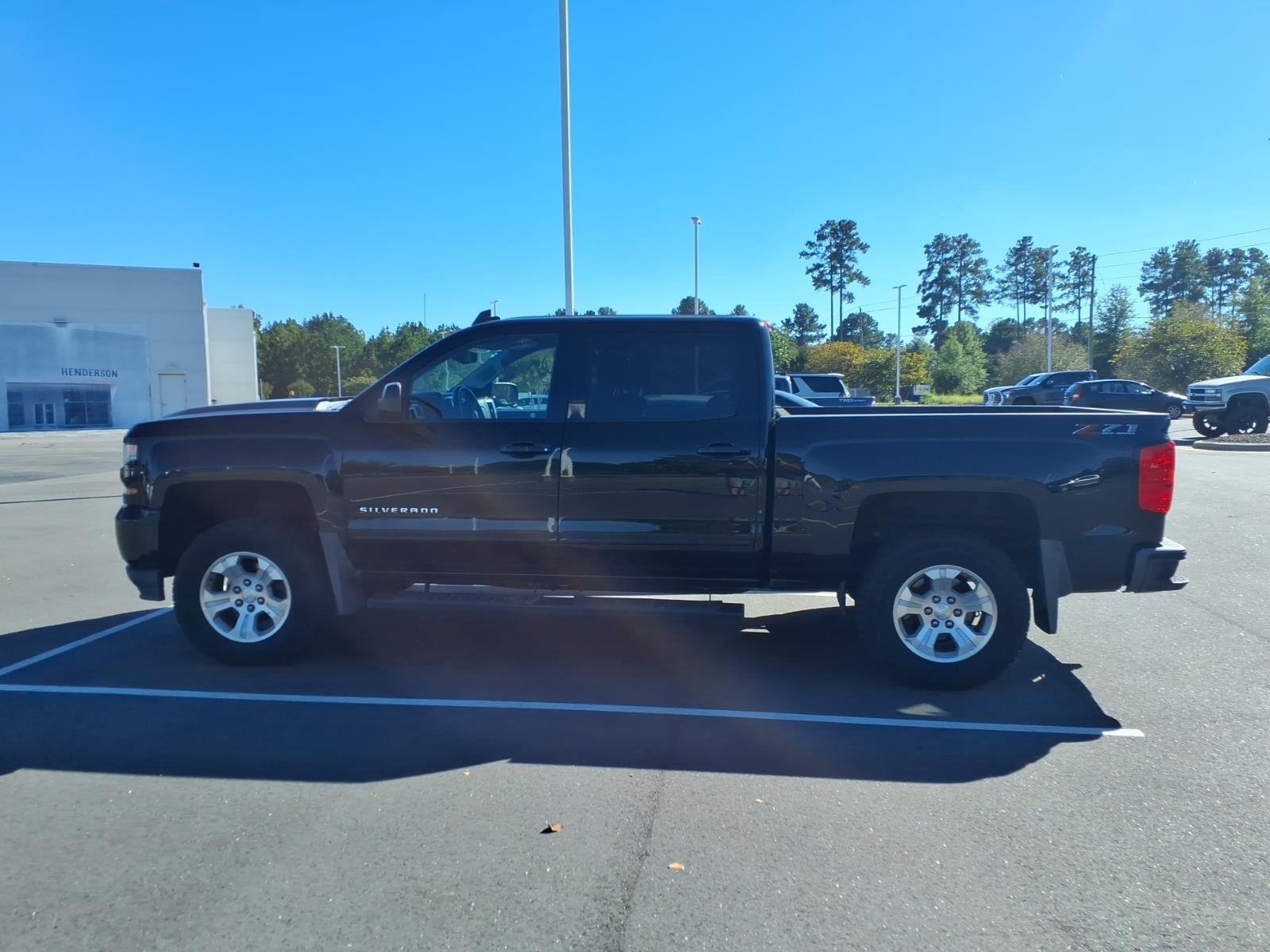 Used 2018 Black Chevrolet LT image 3