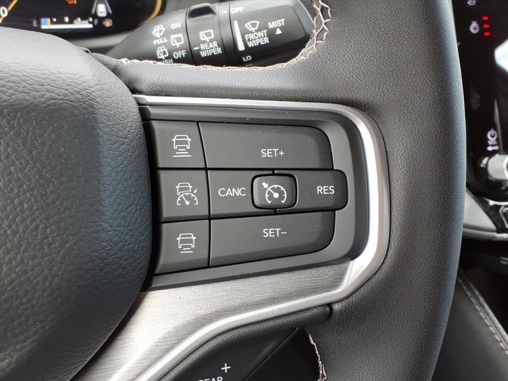 2025 Jeep Wagoneer L Series II - Photo 14