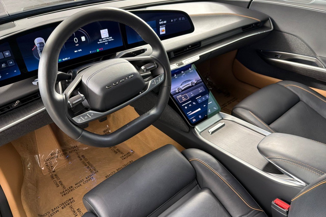 Used 2025 GREY Lucid Touring image 9