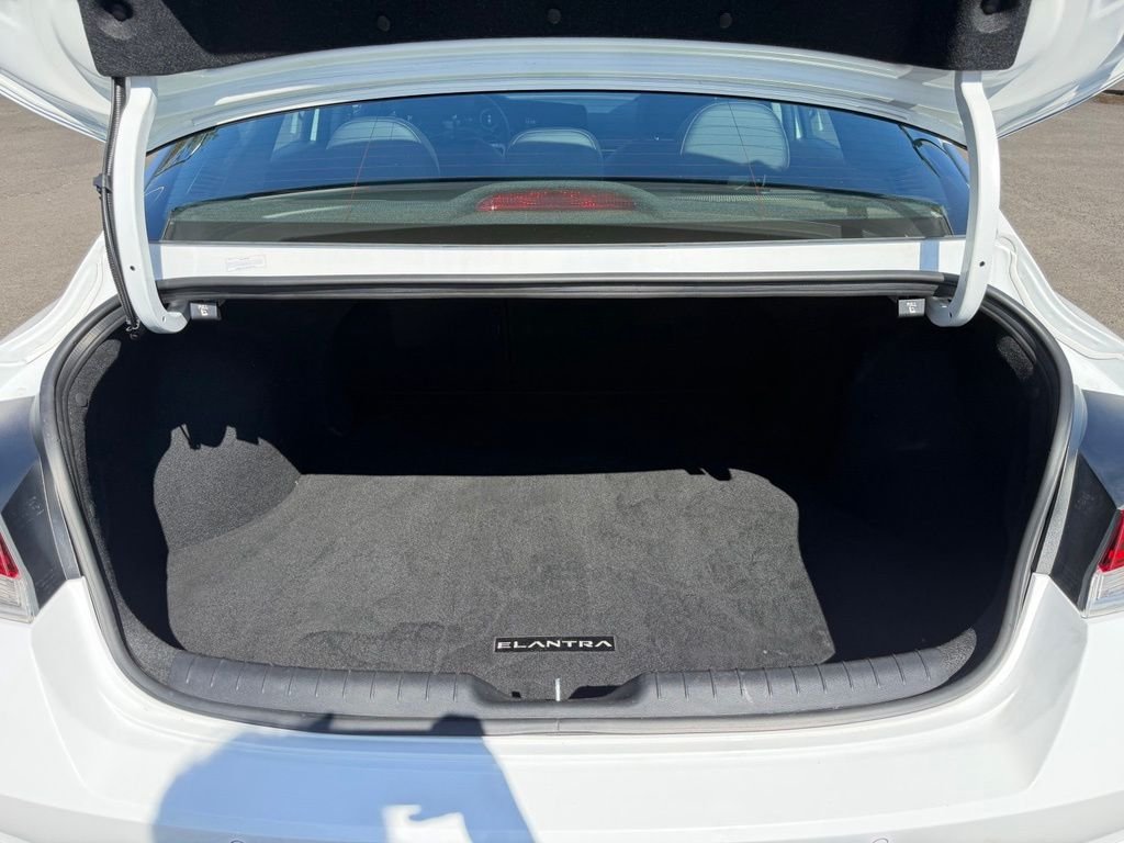 Used 2023 Lunar White Hyundai Limited image 10