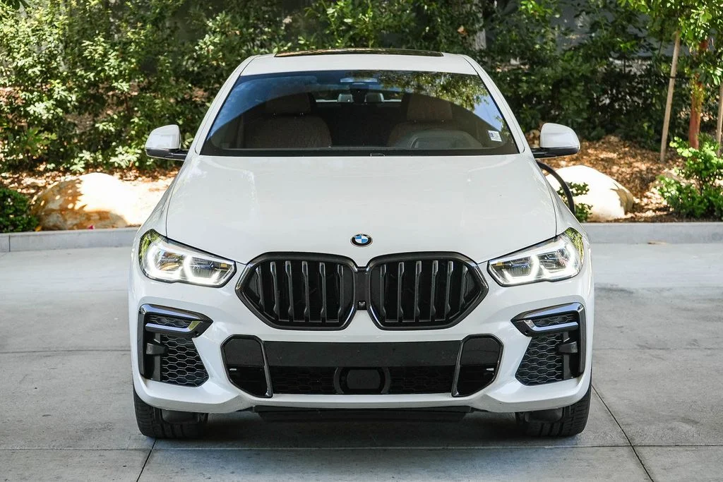 Used 2022 White BMW M50i image 2