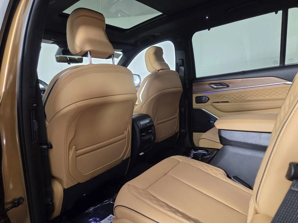 New 2026 Copper Shino Metallic Clear-Coat Exterior Paint Jeep Summit image 18