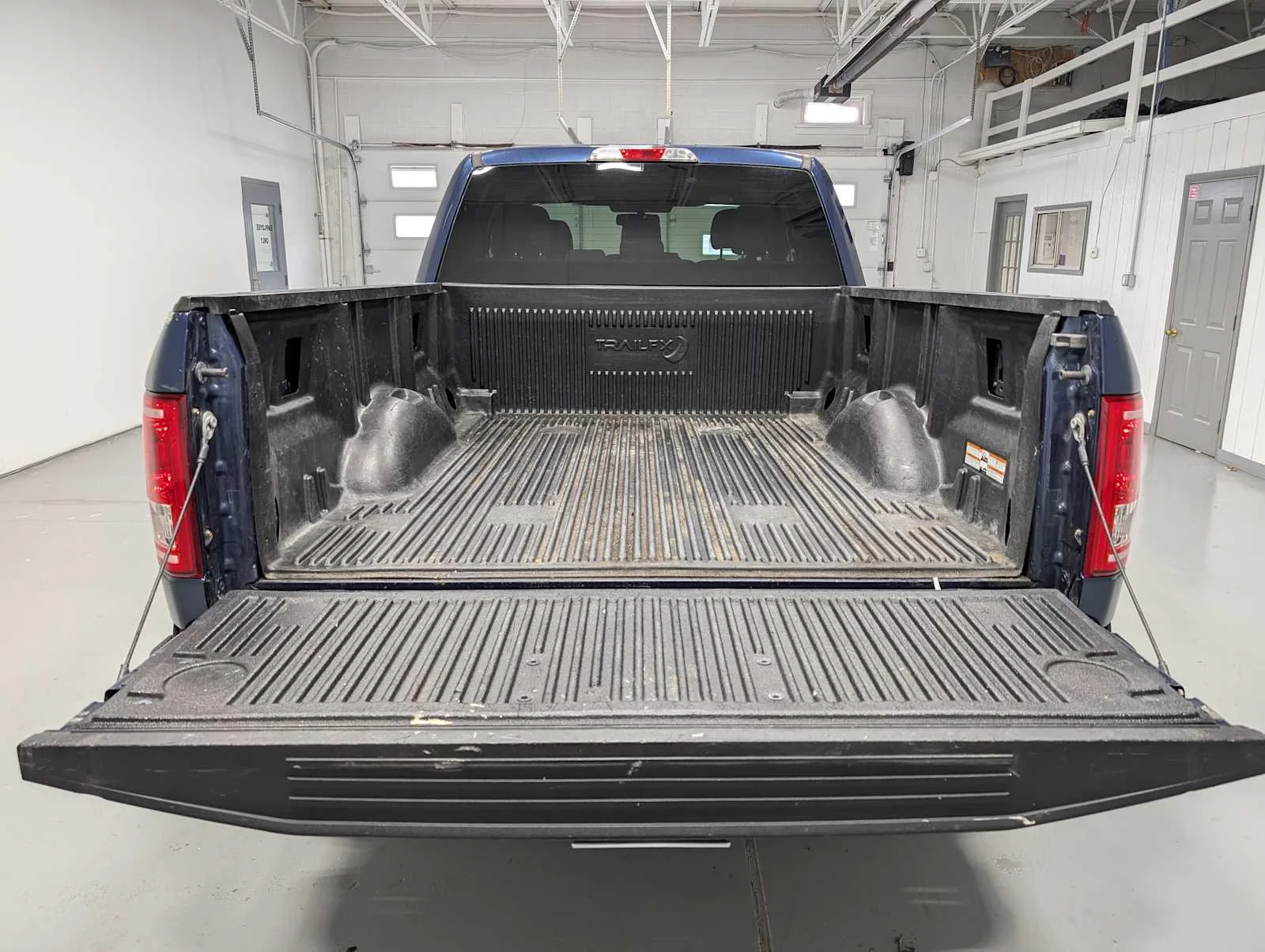 Used 2015 Blue Jeans Metallic Ford XLT image 7