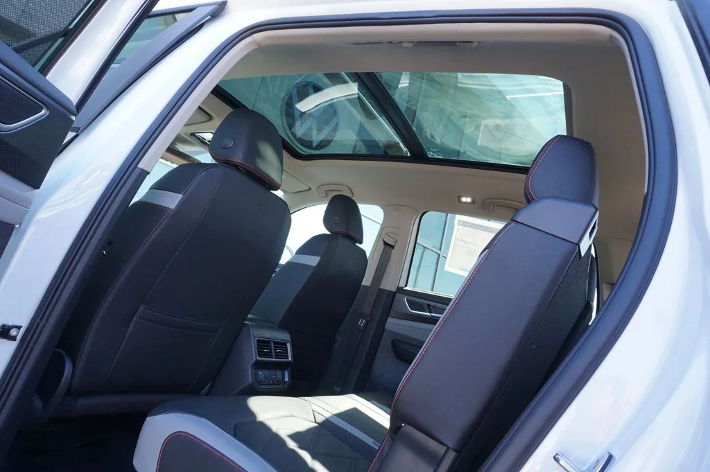 New 2026 White/off-white Volkswagen 2.0T Peak Edition image 30