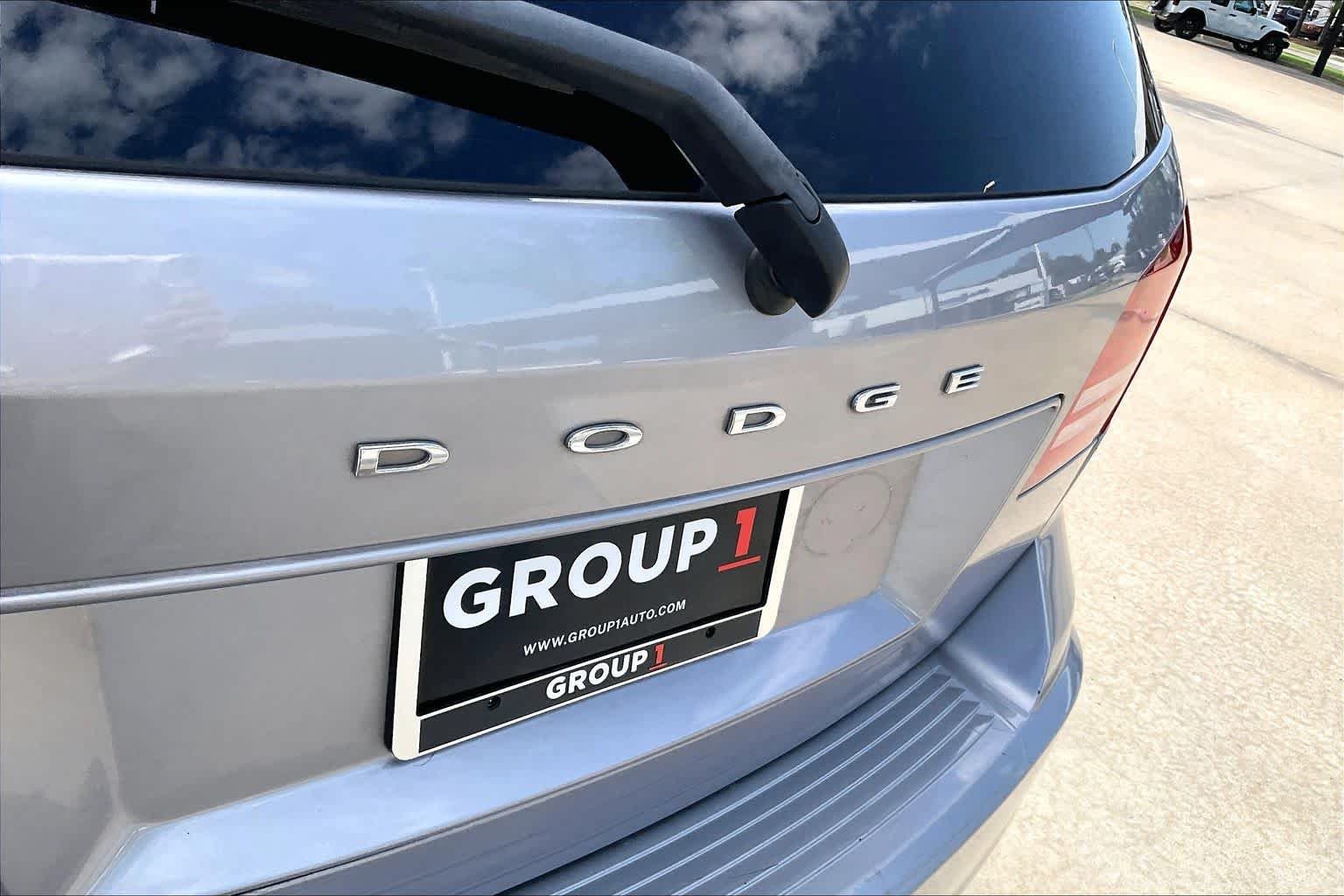 Used 2018 Billet Clearcoat Dodge SE image 30