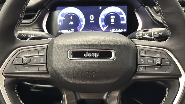 New 2026 Diamond Black Crystal Pearl-Coat Exterior Paint Jeep Altitude image 16