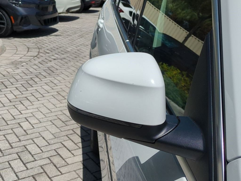 New 2027 Alpine White BMW xDrive40i image 12