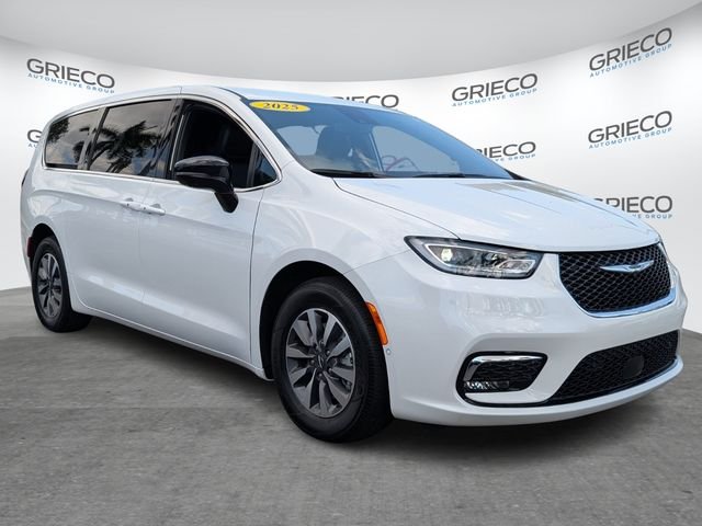 2025 Chrysler Pacifica PHEV