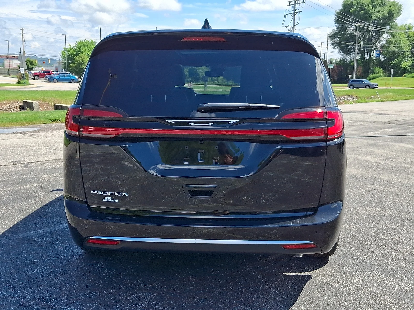 New 2027 Diamond Black Crystal Pearl-Coat Exterior Paint Chrysler Select image 6