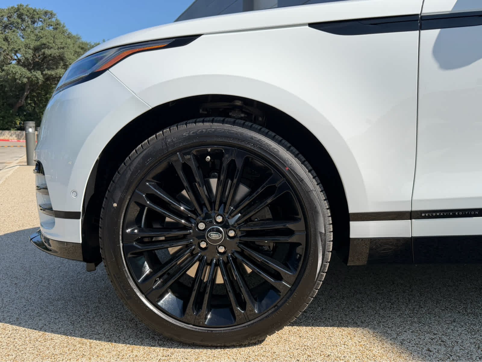 New 2026 Fuji White Land Rover Belgravia Edition image 8