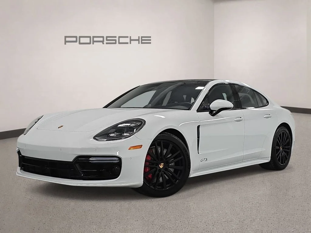 2020 Porsche Panamera GTS's photo