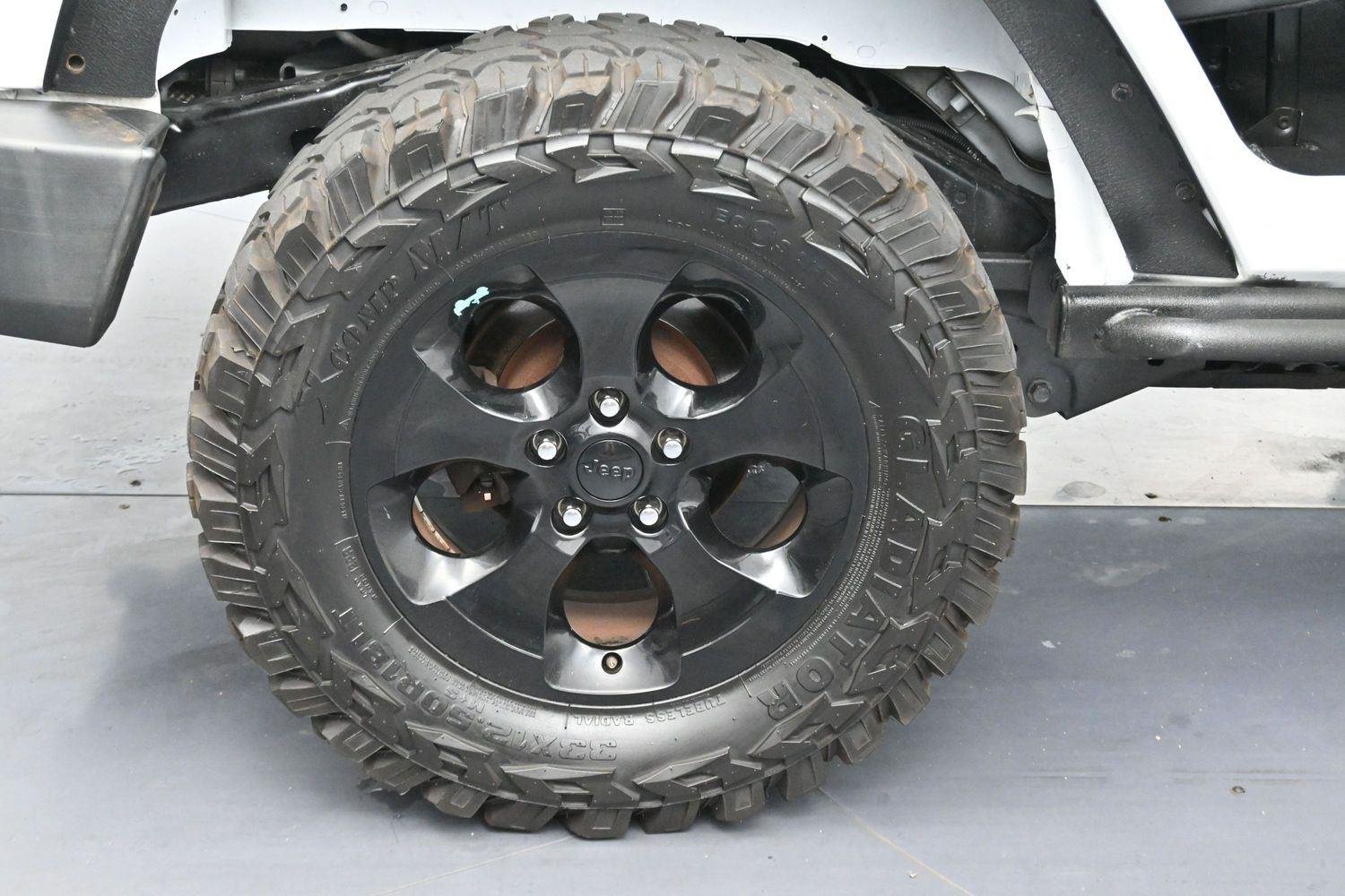 Used 2015 Bright White Clearcoat Jeep Altitude image 29