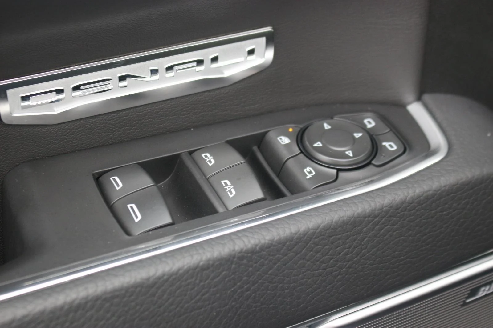Used 2025 Downpour Metallic GMC Denali image 17