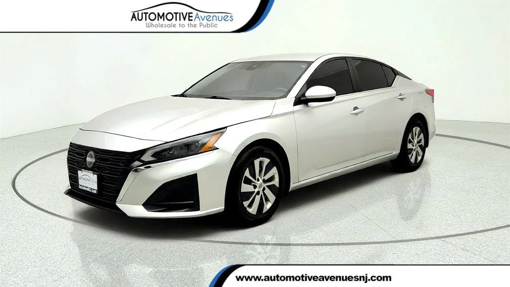 Used 2023 Brilliant Silver Metallic Nissan 2.5 S Sedan image 1