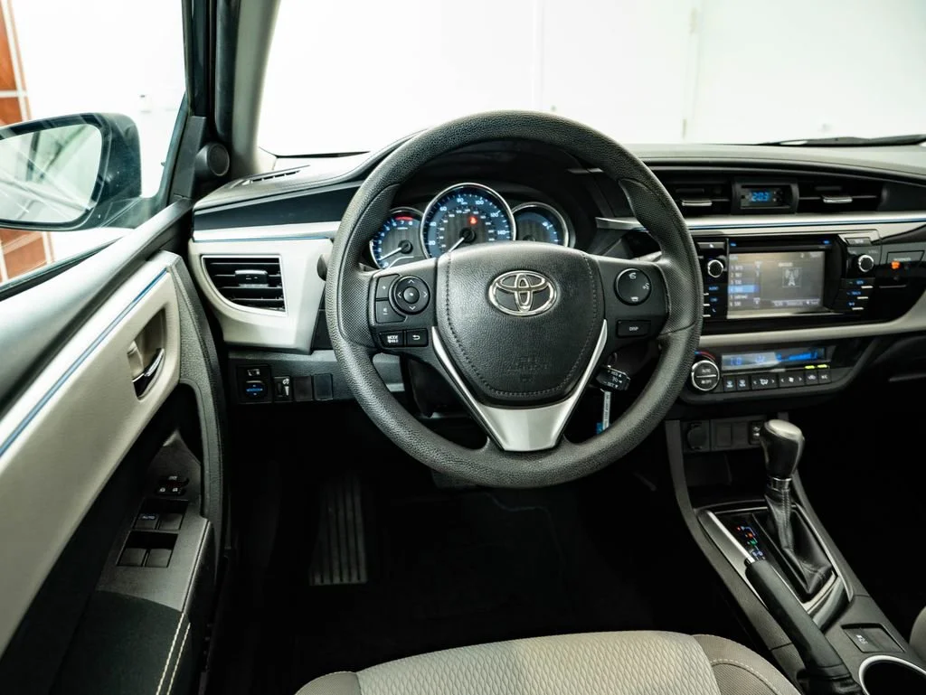 Used 2015 Slate Metallic Toyota LE image 31