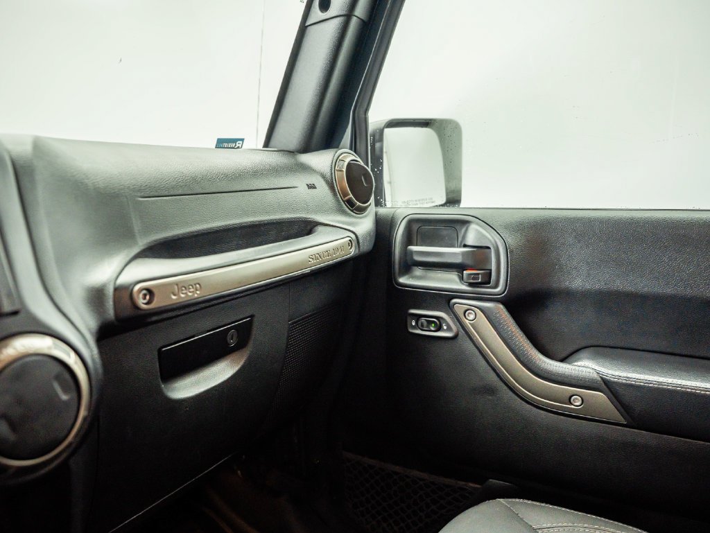 Used 2018 Rhino Clearcoat Jeep Unlimited Sport image 27