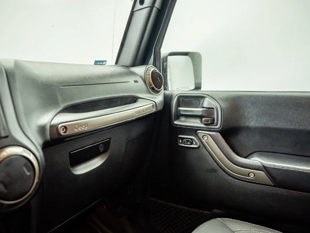 Used 2018 Rhino Clearcoat Jeep Unlimited Sport image 27