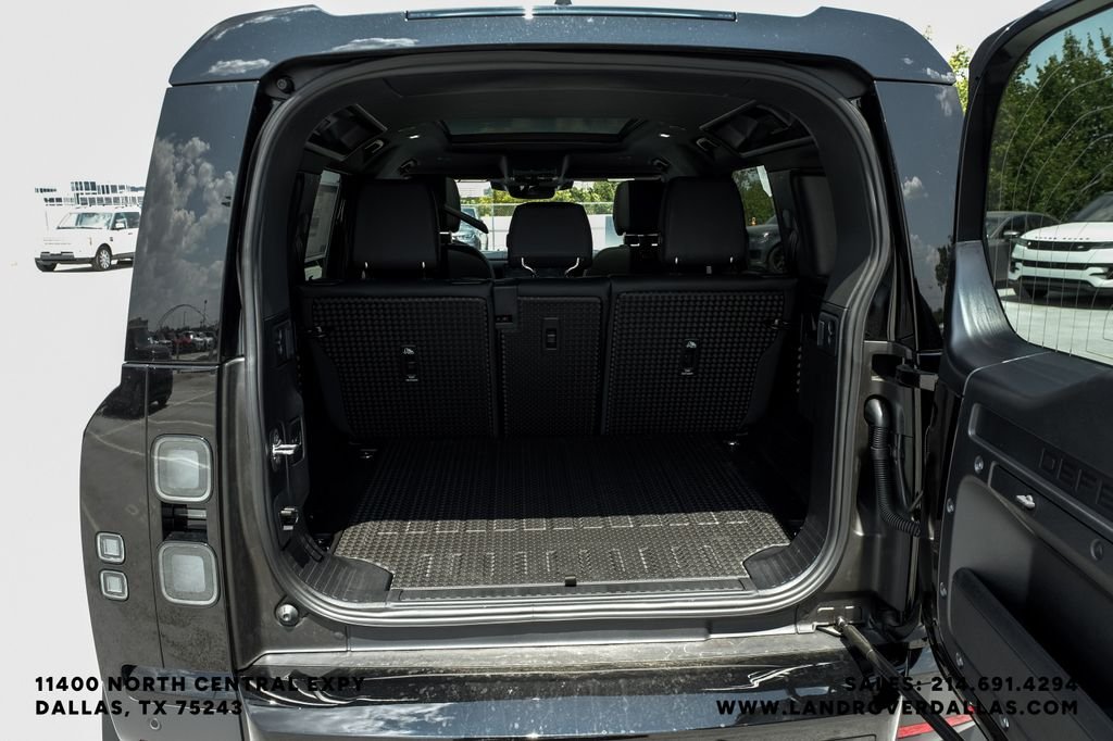 New 2026 Santorini Black Metallic Land Rover S image 55