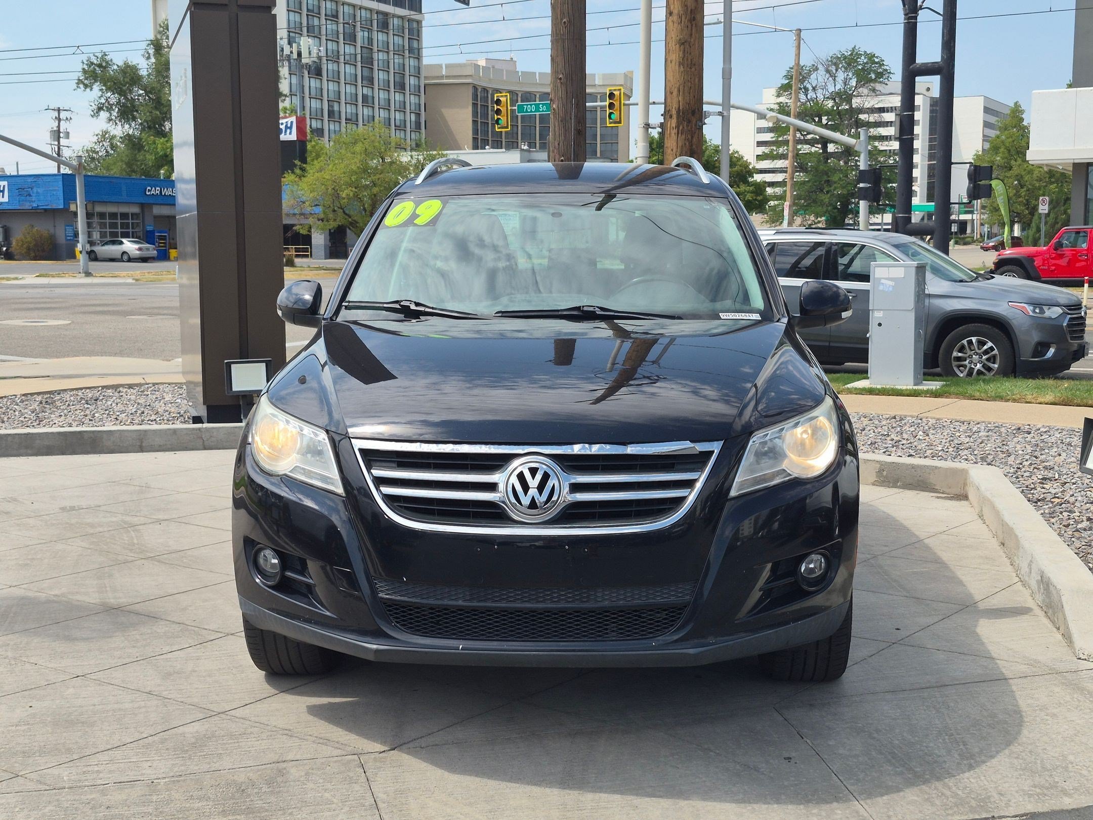 Used 2009 Black Volkswagen SE image 10