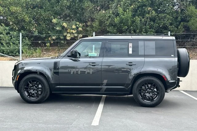 New 2026 Carpathian Grey Land Rover X-Dynamic SE image 2
