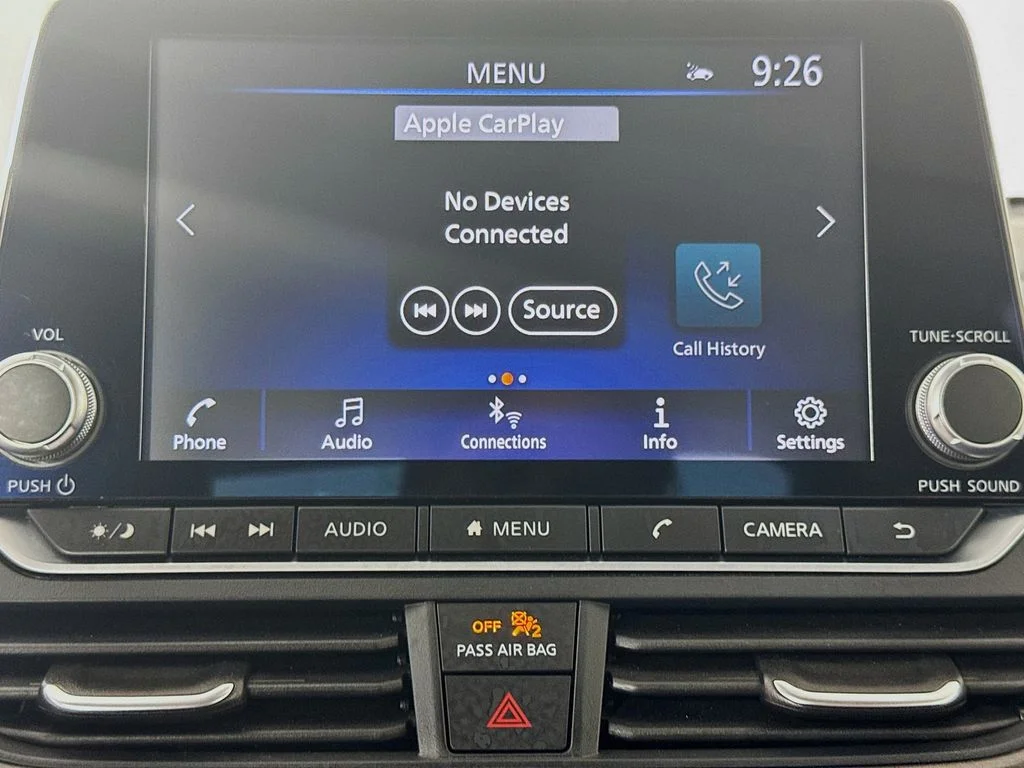 Used 2025 Glacier White Nissan 2.5 SV image 17