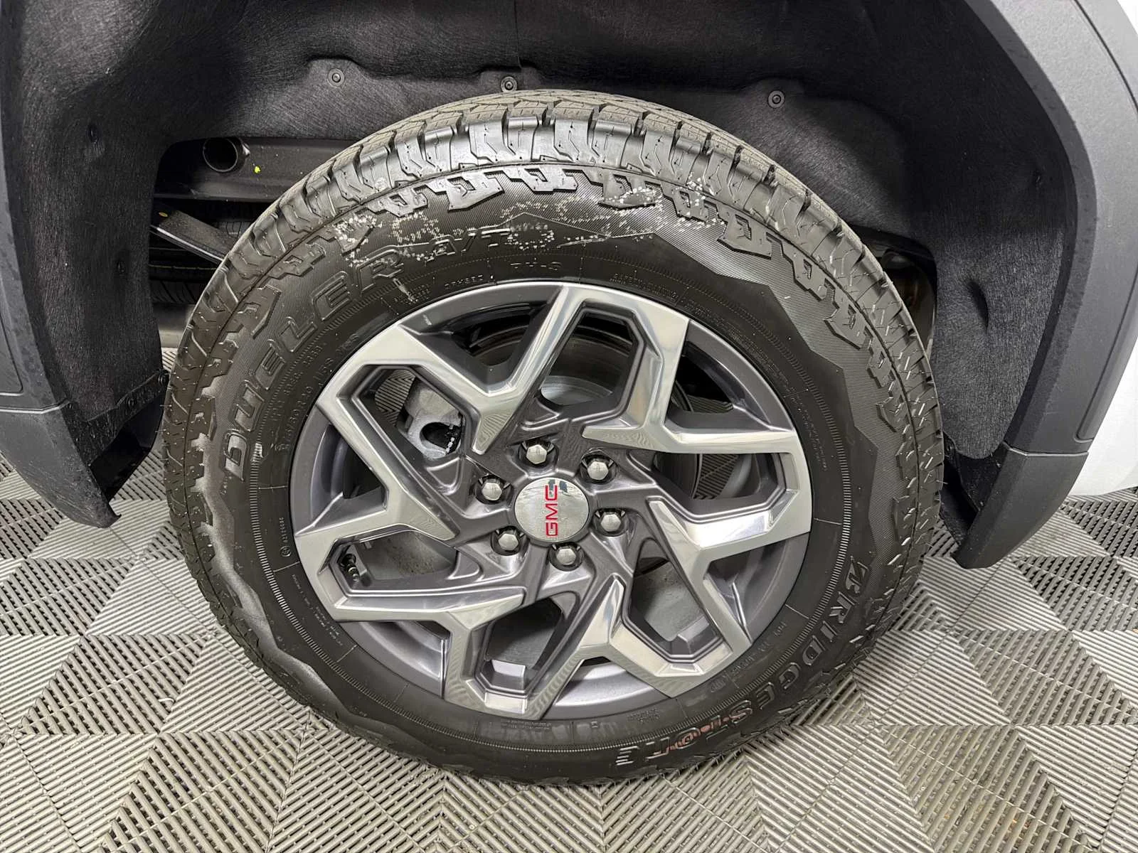 New 2026 Glacier White Tricoat GMC SLT image 15