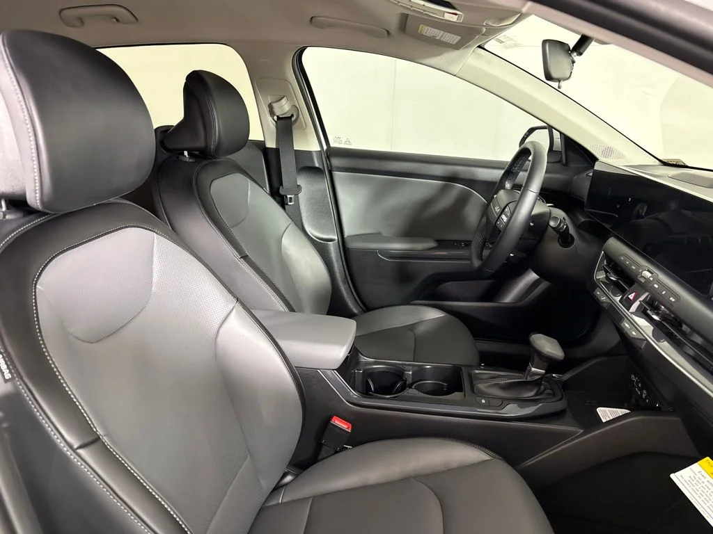 New 2026 Snow White Pearl Kia EX image 18