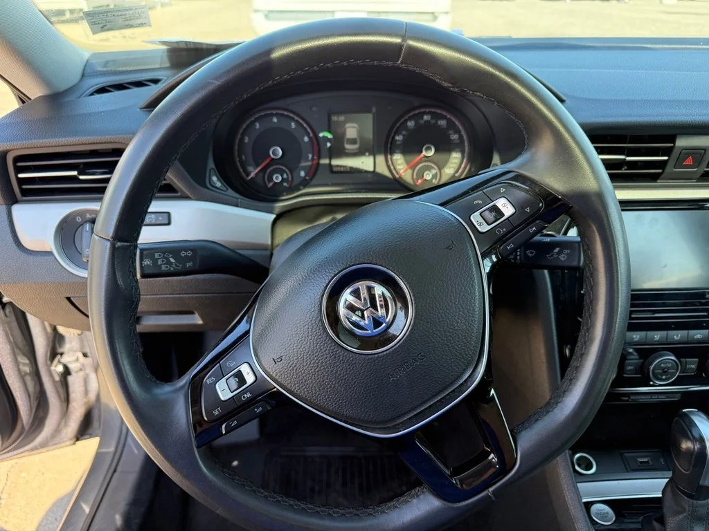 Used 2021 Gray Volkswagen 2.0T SE image 14